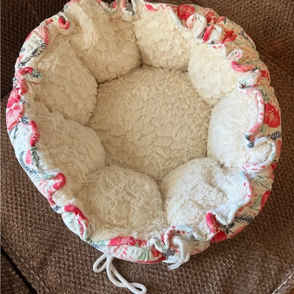Fancy floral pet bed